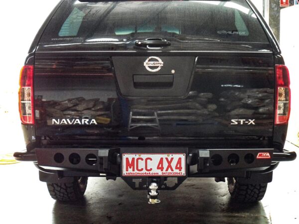 Navara D40 2005-2015 022-03 Jack Rear Bar With Light Kit Package 1